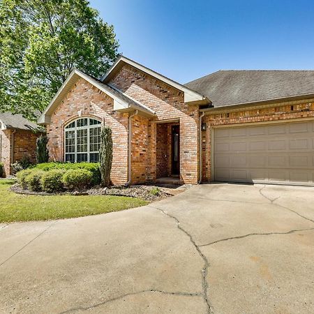 Spacious Family Home 3 Mi To Downtown Fayetteville Exterior foto